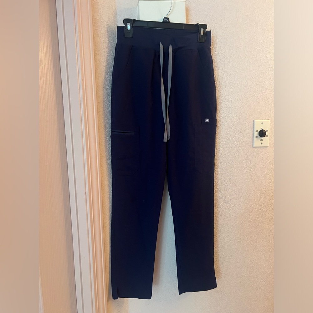Women’s Figs pants size S, navy blue